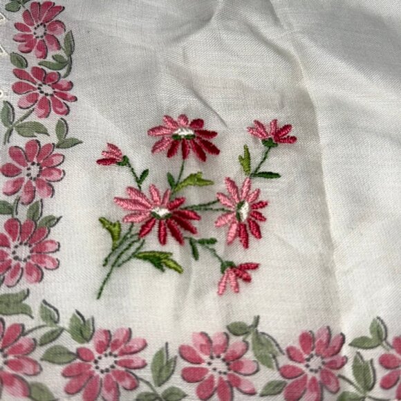 Embroidered Flowers pink purple Switzerland Vintage Handkerchiefs set of 2 - Picture 5 of 8